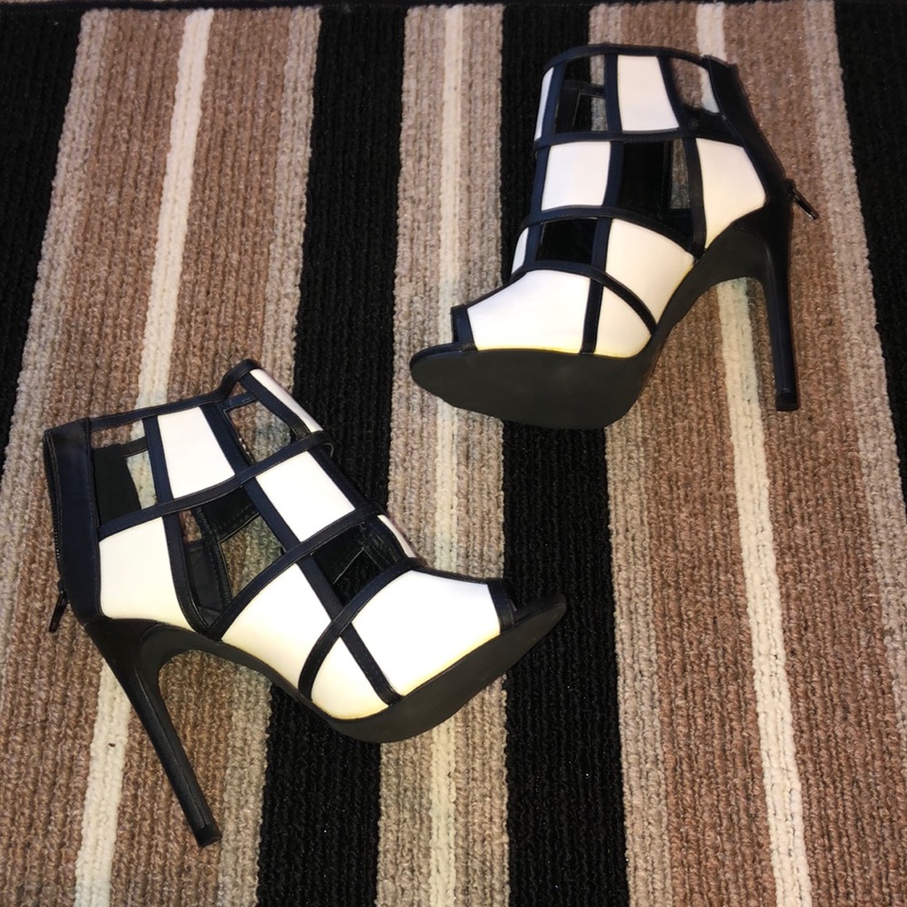 NWOB Peep Toe Booties 💗